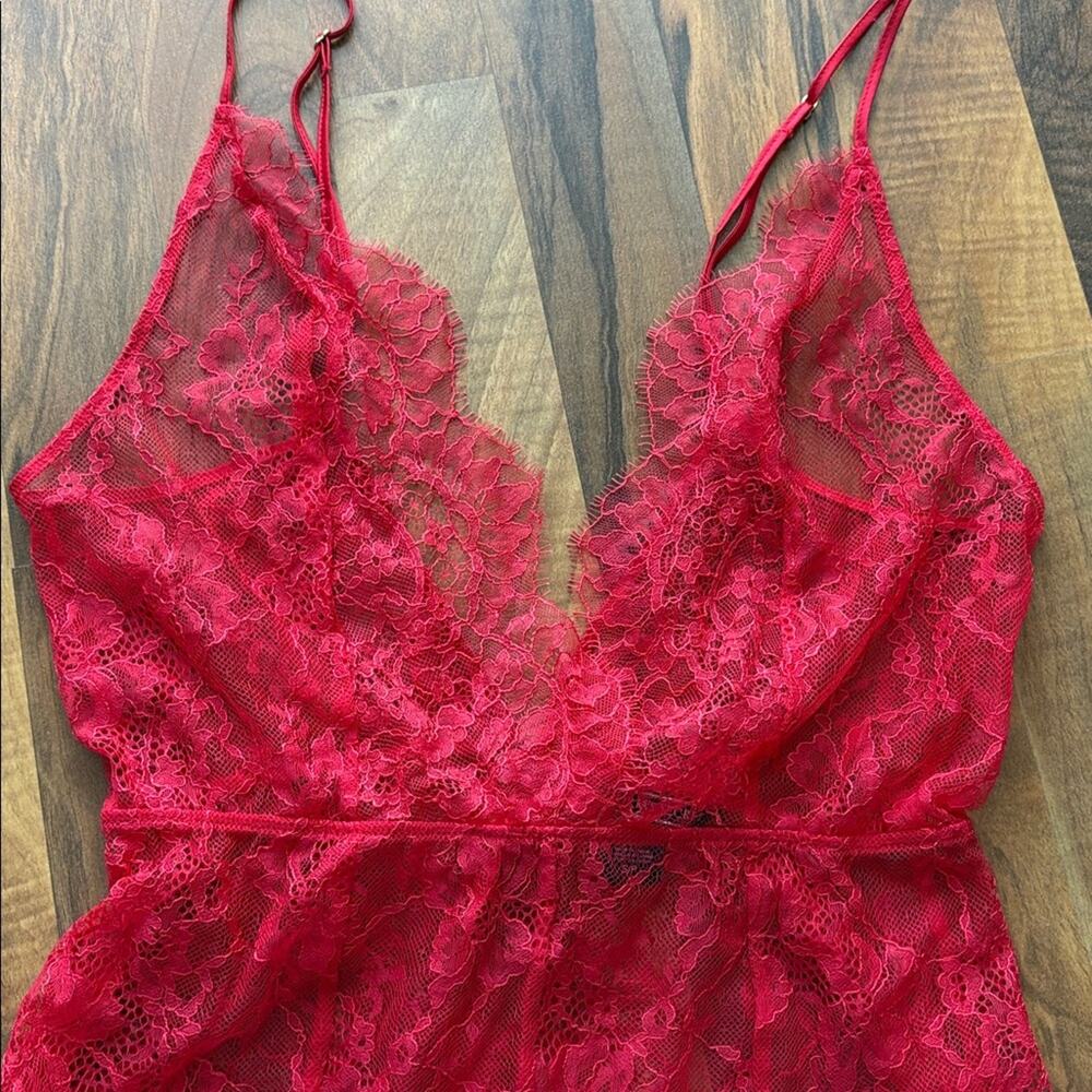 Victoria's Secret Woman’s Size S Red Lace Chemise - Picture 4 of 16
